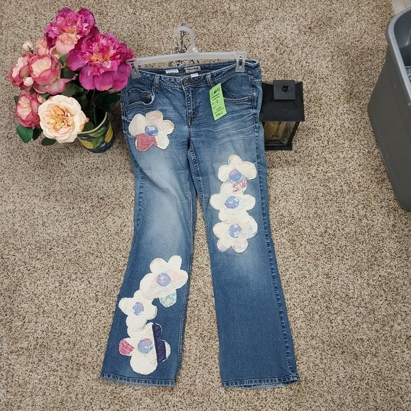 Mudd Denim - 2962 Size 13j Mudd Appliqued With Quilted Flowers Flare Leg Jeans.